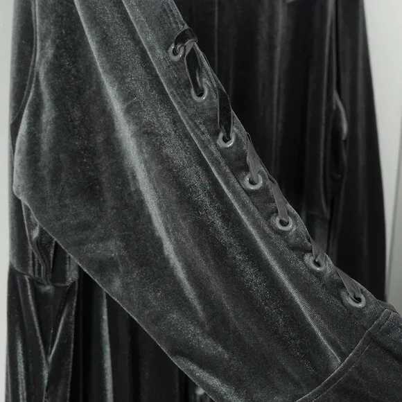 Her Universe Witcher Cloak Grey Velvet Hooded Cardigan Mystical Fairy Plus Size - Picture 14 of 15